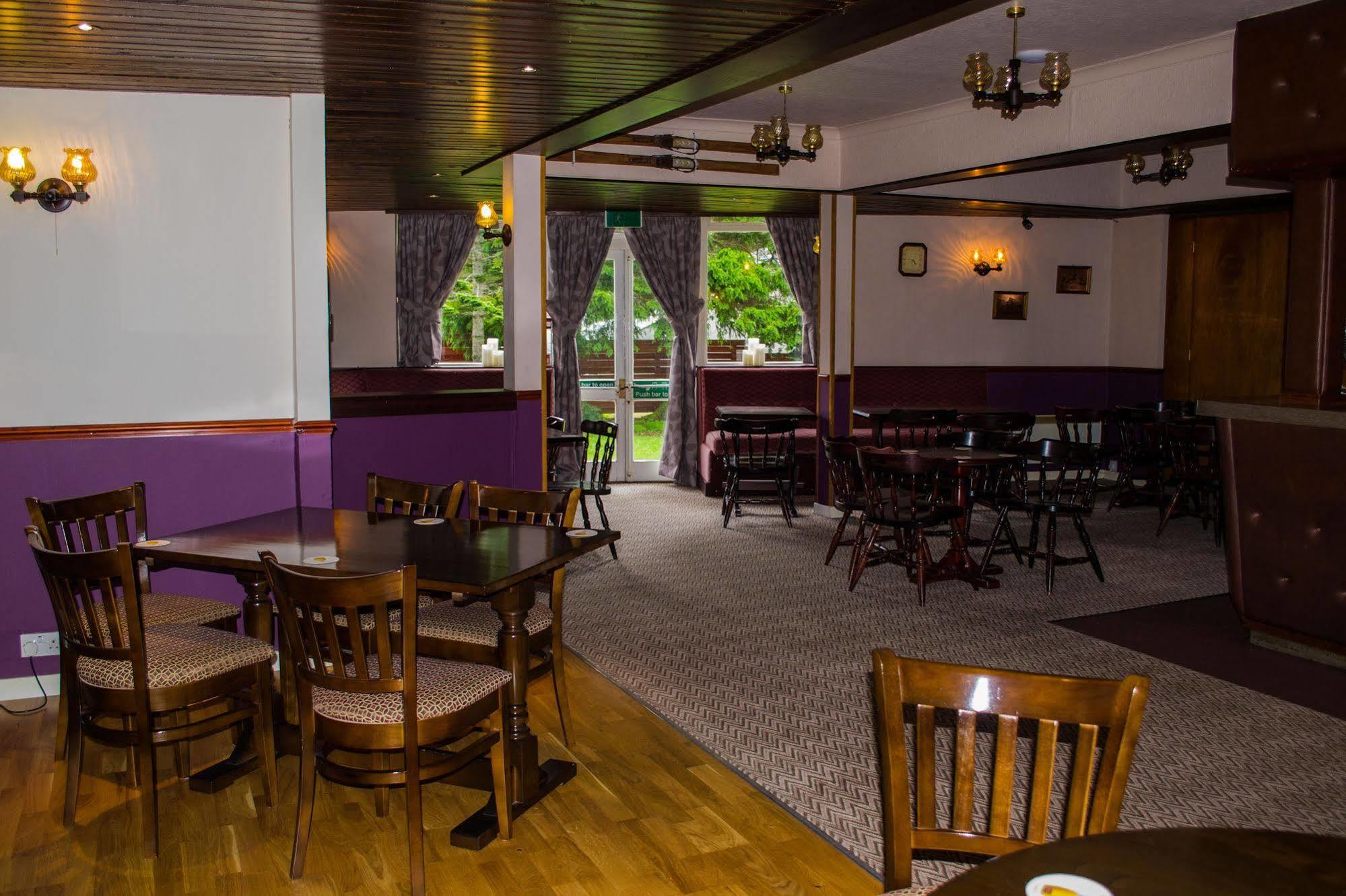 ניוטונמור Highlander Hotel 'A Bespoke Hotel' מראה חיצוני תמונה